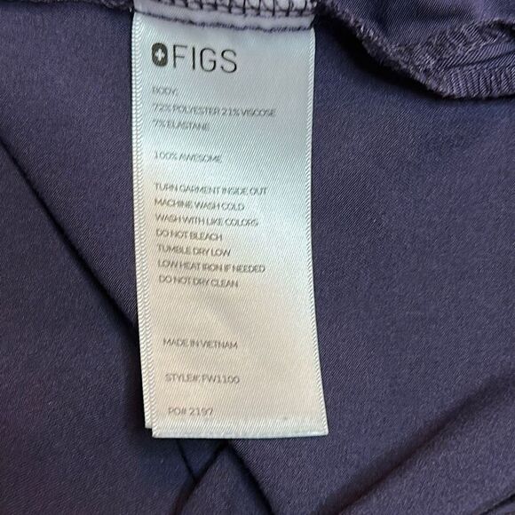 Figs Casma Three-Pocket scrub top - Picture 9 of 9